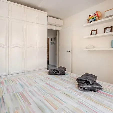 Lovely 3 Bedroom Duplex With Pool & Great Sea View *